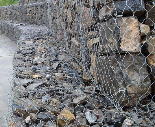 玉溪石笼网应用于边坡防护与河道治理：抗冲刷